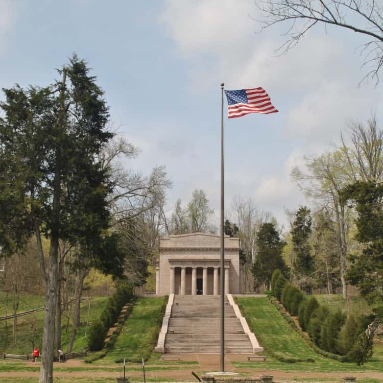 Lincoln Birthplace Memorial Building 3 by www78 is licensed under CC BY NC SA 2.0.750